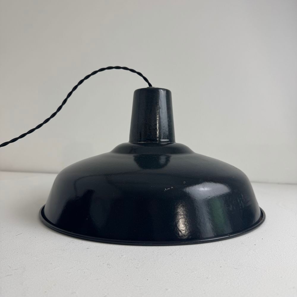 PAIRE D'ANCIENNES SUSPENSIONS D'ATELIER INDUSTRIEL EMAILL&Eacute;ES Décoration