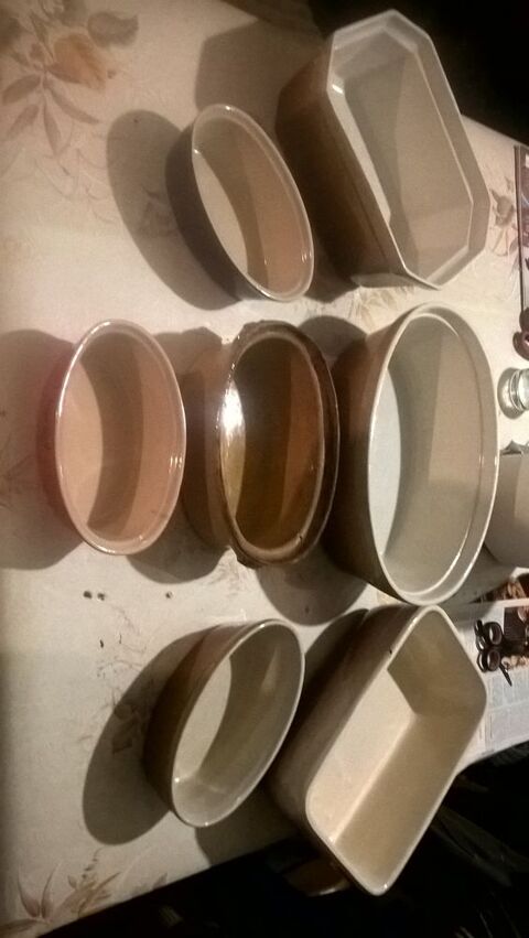 Plats/terrines en terre cuite verniss�e. 10 Flers-en-Escrebieux (59)