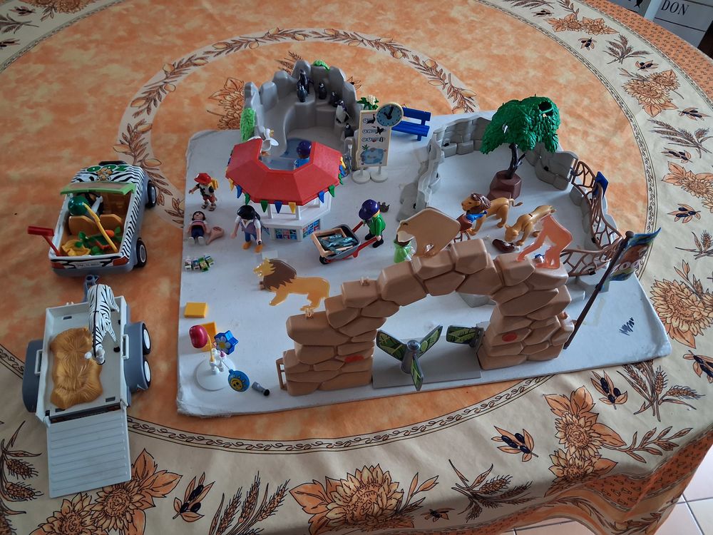 PLAYMOBIL ZOO 6634 +VOITURE 4855 Jeux / jouets
