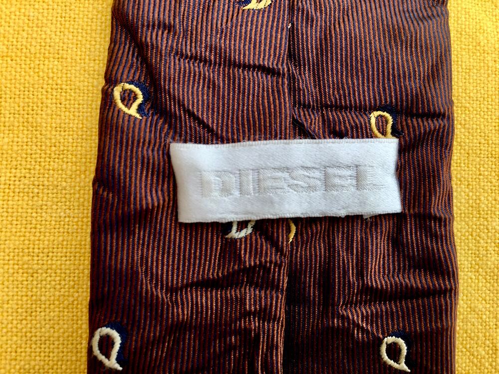 Cravate DIESEL authentique, 100% soie; &Eacute;tat neuf Vêtements