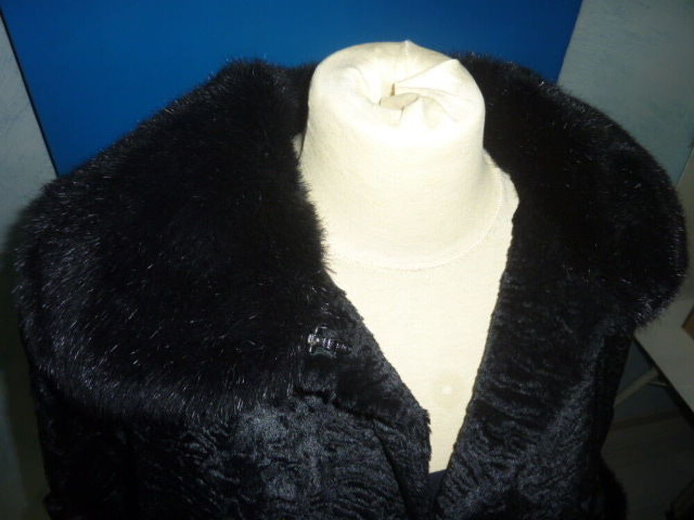 Manteau en poil synth&eacute;tique Vêtements