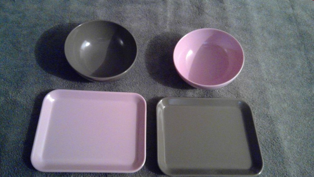 LOT 2 BOLS ET 2 PLATEAUX
MARRON ET ROSE
Cuisine