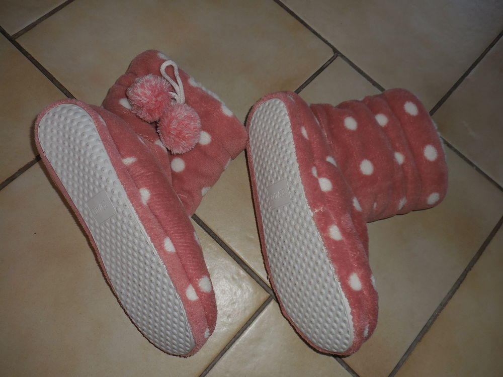 Chaussons femme T39 NEUFS Chaussures