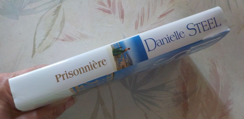 PRISONNIERE de Danielle STEEL Ed. de Noyelles France Loisirs Livres et BD