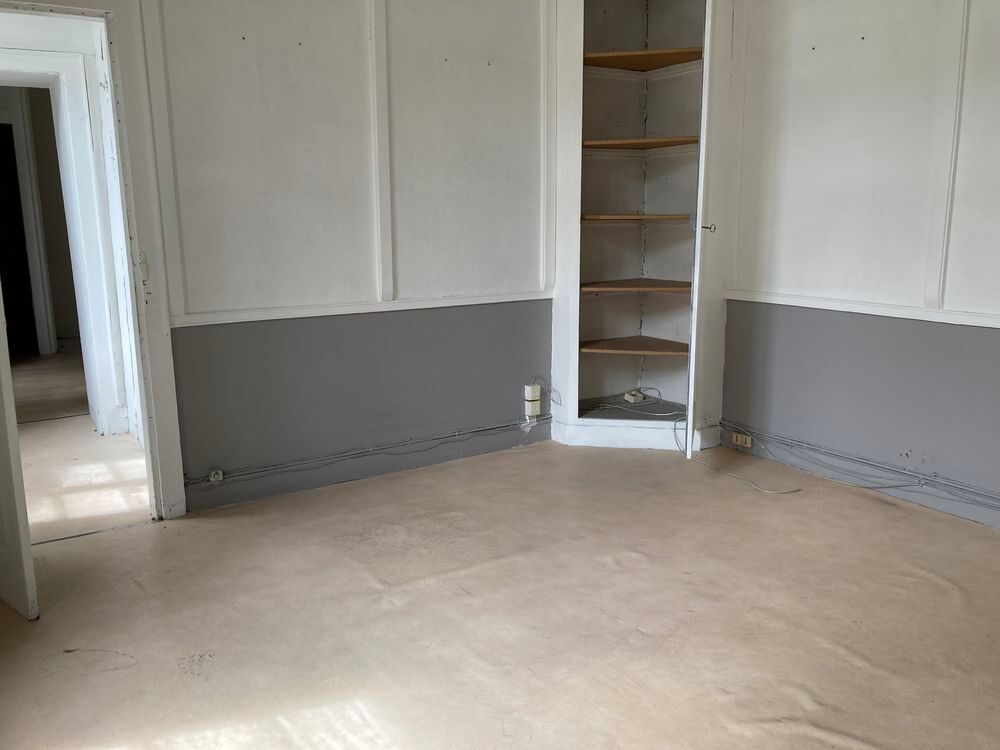   Local professionnel centre ville sur cour 1er étage Besançon