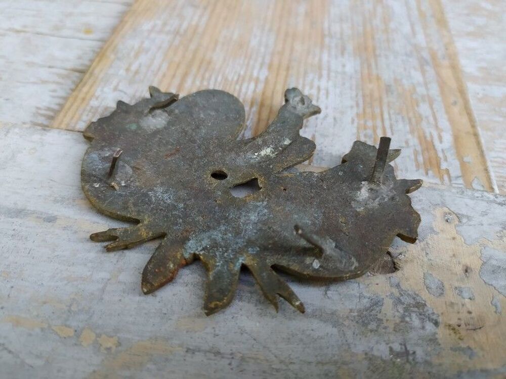 Ancienne Plaque de Giberne en Bronze Coq Drapeaux Militaire 