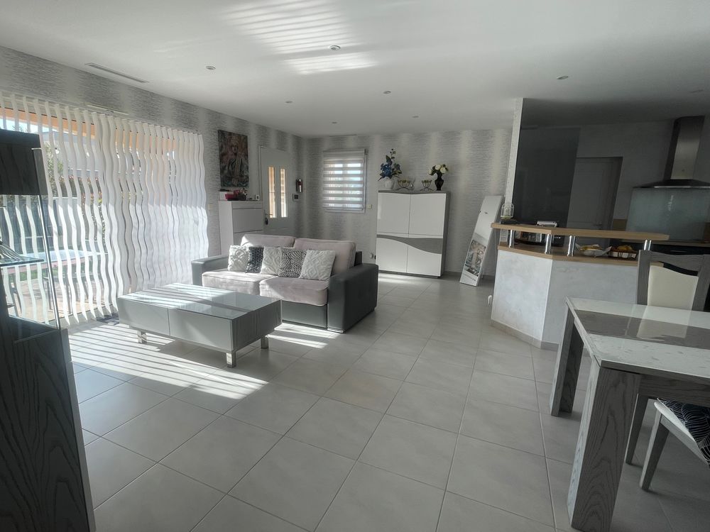 Vente Villa MAISON  DE PLAIN PIED - PISCINE Saint-laurent-des-arbres