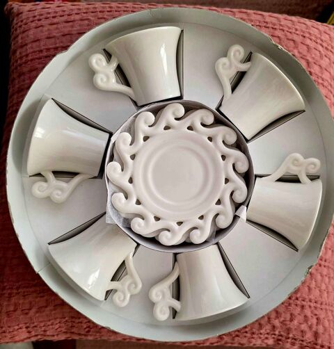 Service �  caf� 50 Paris 17 (75)