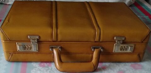 Attaché-case Vintage en cuir 30 Meximieux (01)