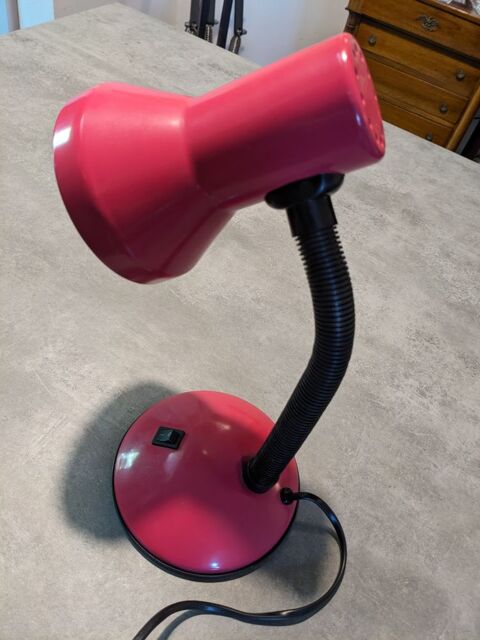 Jolie petite lampe rose fuchsia en très bon état lampe de bu 23 Marseille 13 (13)