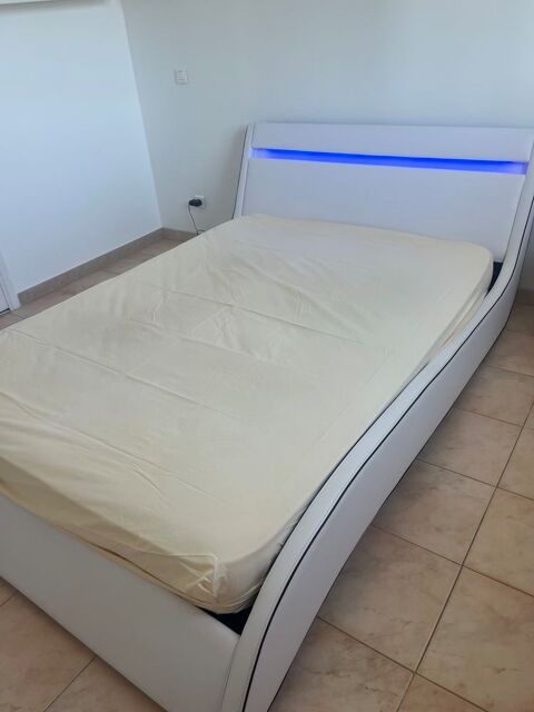 Lit 2 places avec Led et sommier 250 Saint-Martin-de-Crau (13)