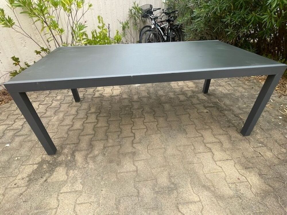 table de jardin + 8 chaises Meubles
