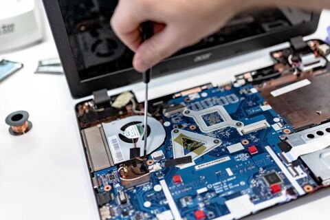 R&eacute;paration, D&eacute;pannage & Entretien Informatique / PC Portables et Fixes 0 13890 Mouriès