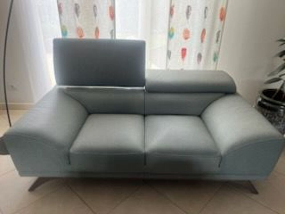 Canap&eacute; moderne en cuir de buffle bleu azur de roche bobois Meubles