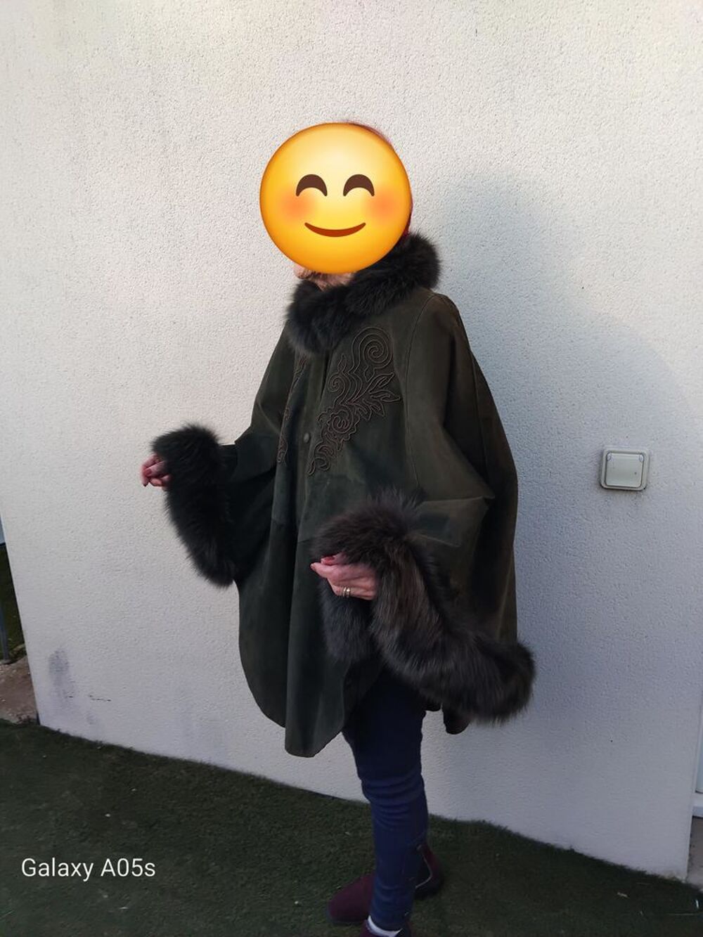 Veste forme cape en cro&ucirc;te de cuir Vêtements