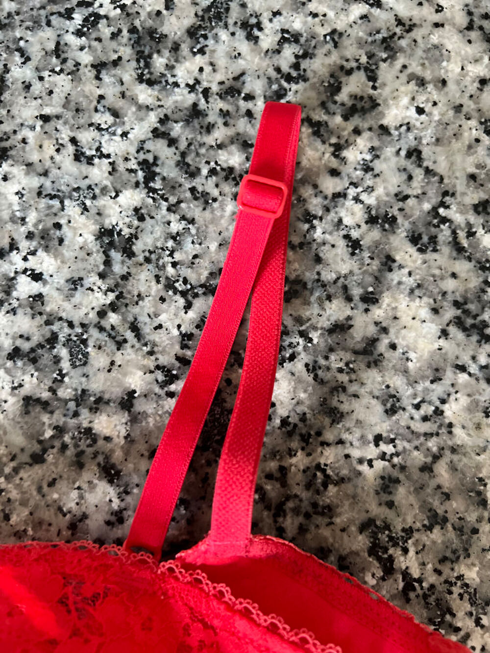 Soutien-Gorge Dentelle Rouge ? Taille 90B ? Neuf Vêtements