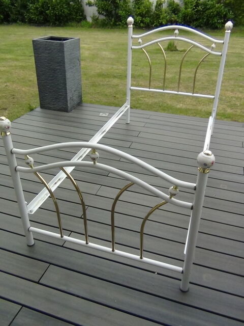 Lit m�tal Blanc avec porcelaine et sommier 90 Pornichet (44)