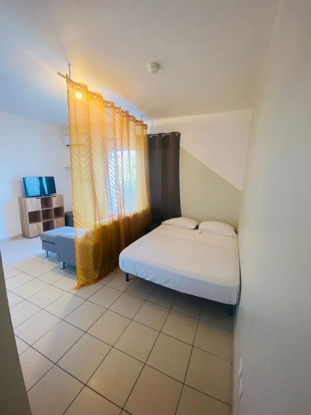 Location Appartement Studio meublé avec balcon, Cayenne, proche université Cayenne