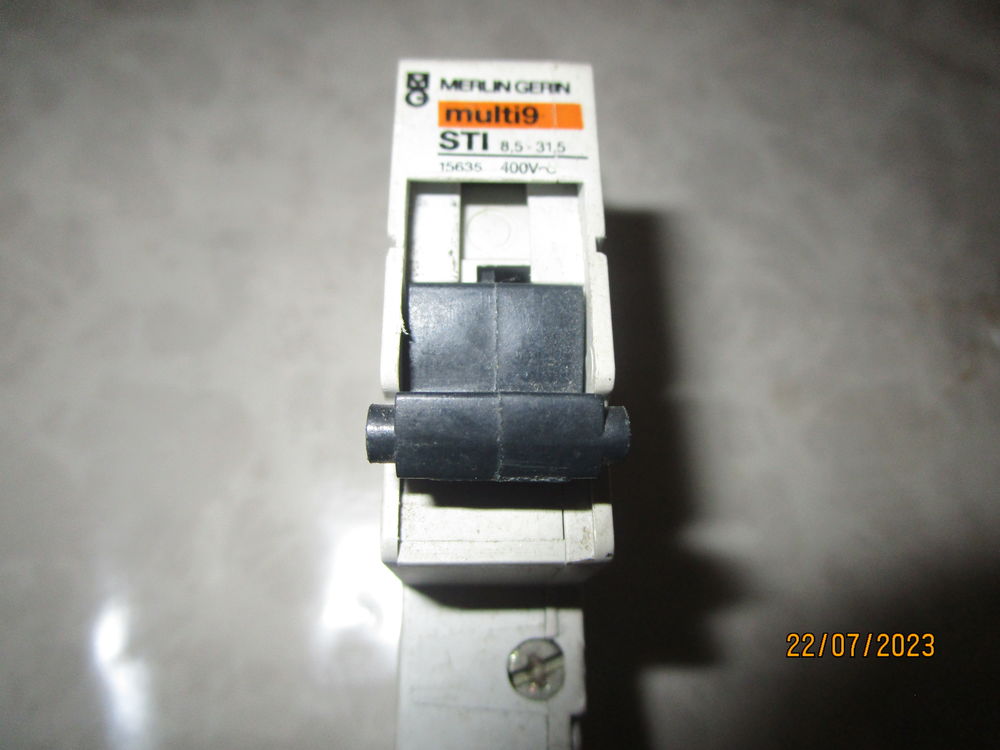 disjoncteur MERLIN GERIN 20A Bricolage