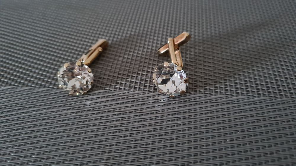 BOUTON DE MANCHETTES Bijoux et montres