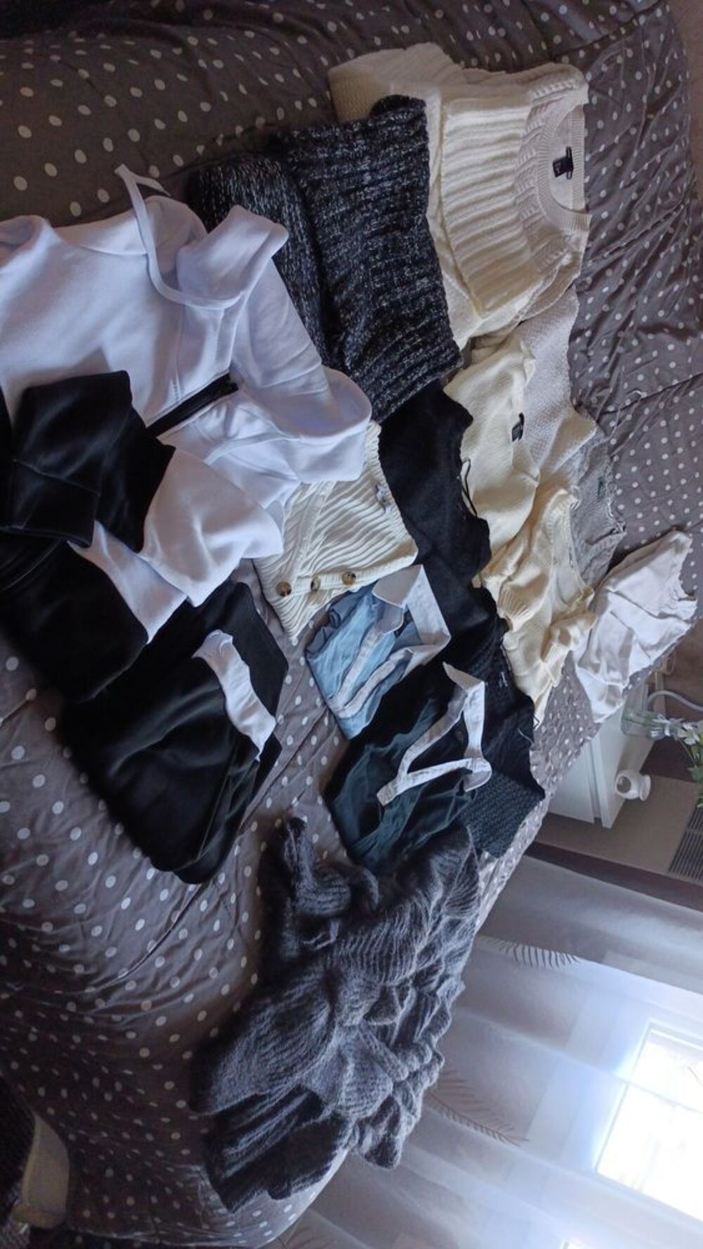 ,3 lots v&ecirc;tements, tr&egrave;s bon &eacute;tat, 
50€ le lot Vêtements