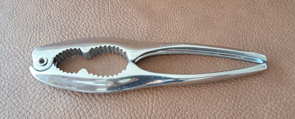 casse noix noisettes en m&eacute;tal argent&eacute; 15,5x4 cm Cuisine