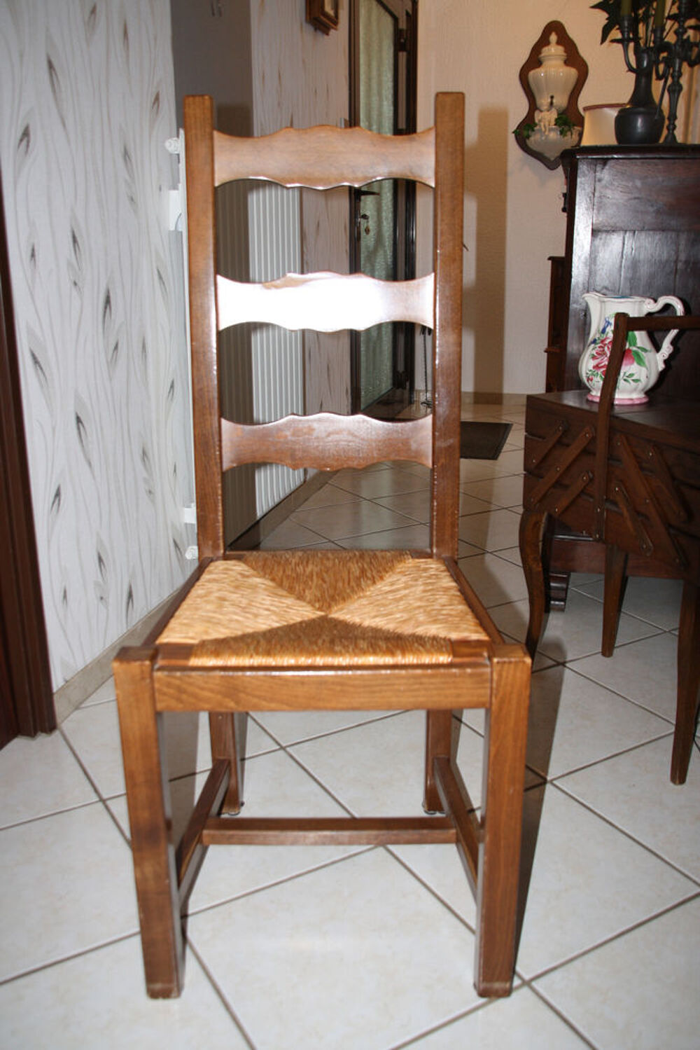A saisir 4 chaises cuisine bois assise paille tress&eacute;e Cuisine