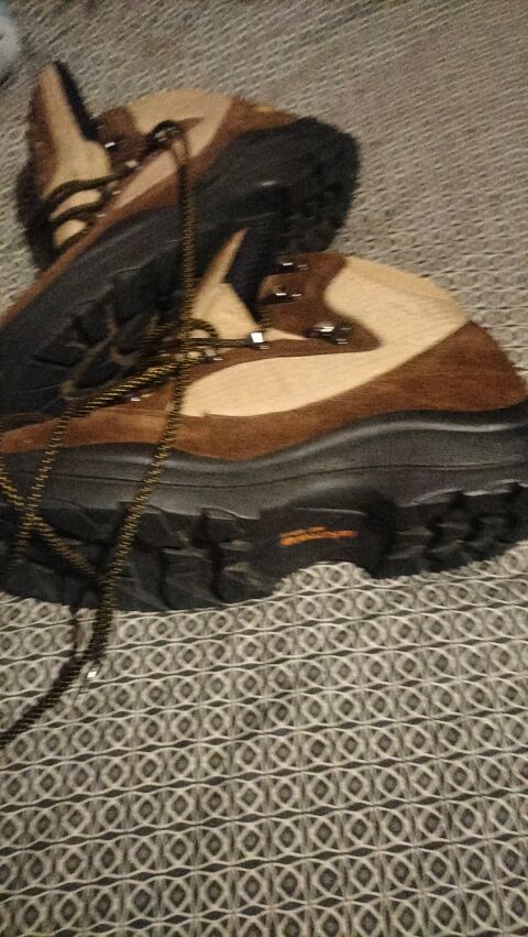 Boots a lacets waterproof cuir Lafuma pointure 41 neuf 65 Cachan (94)