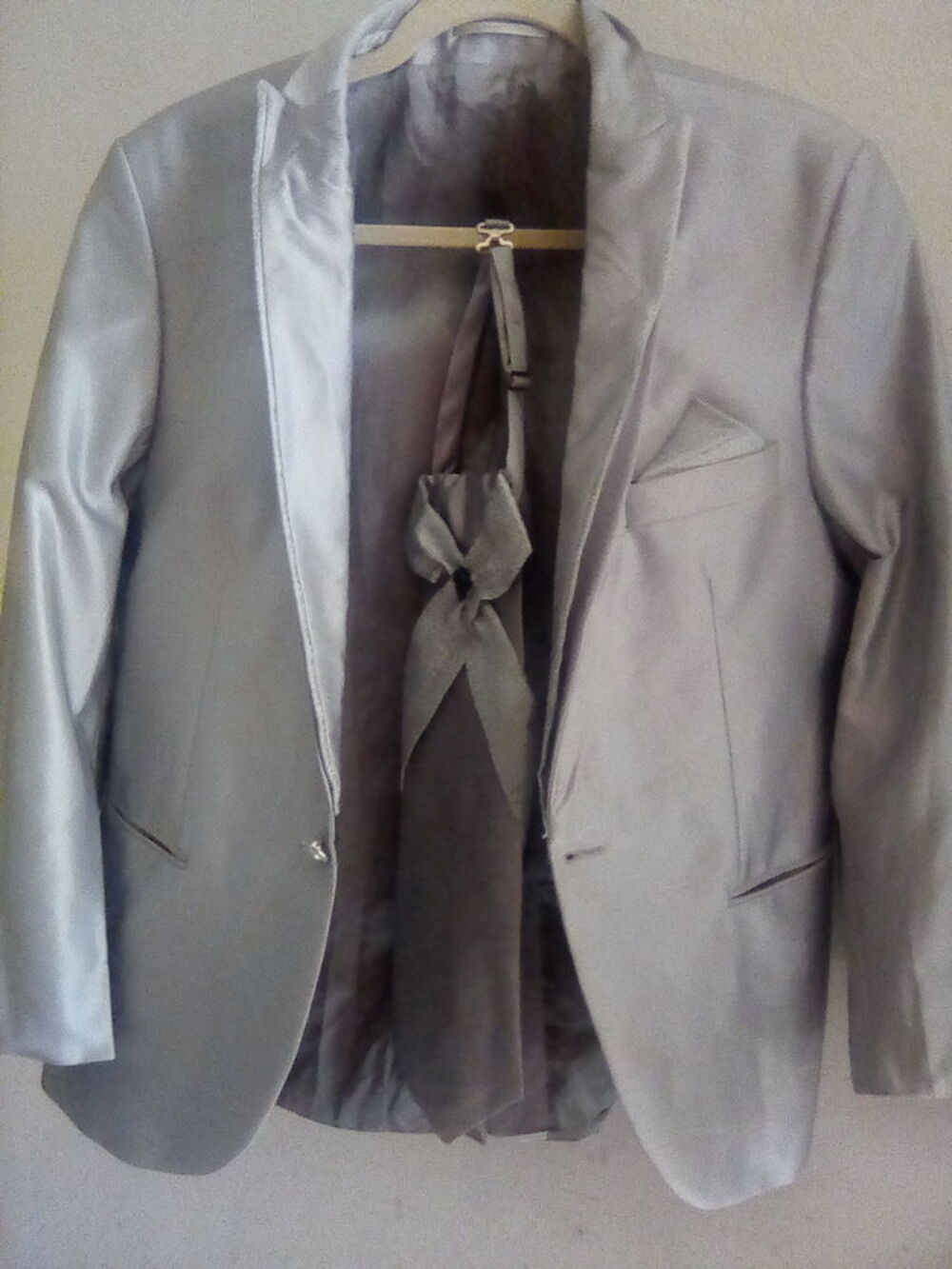 Costume 4 Pi&egrave;ces Vêtements