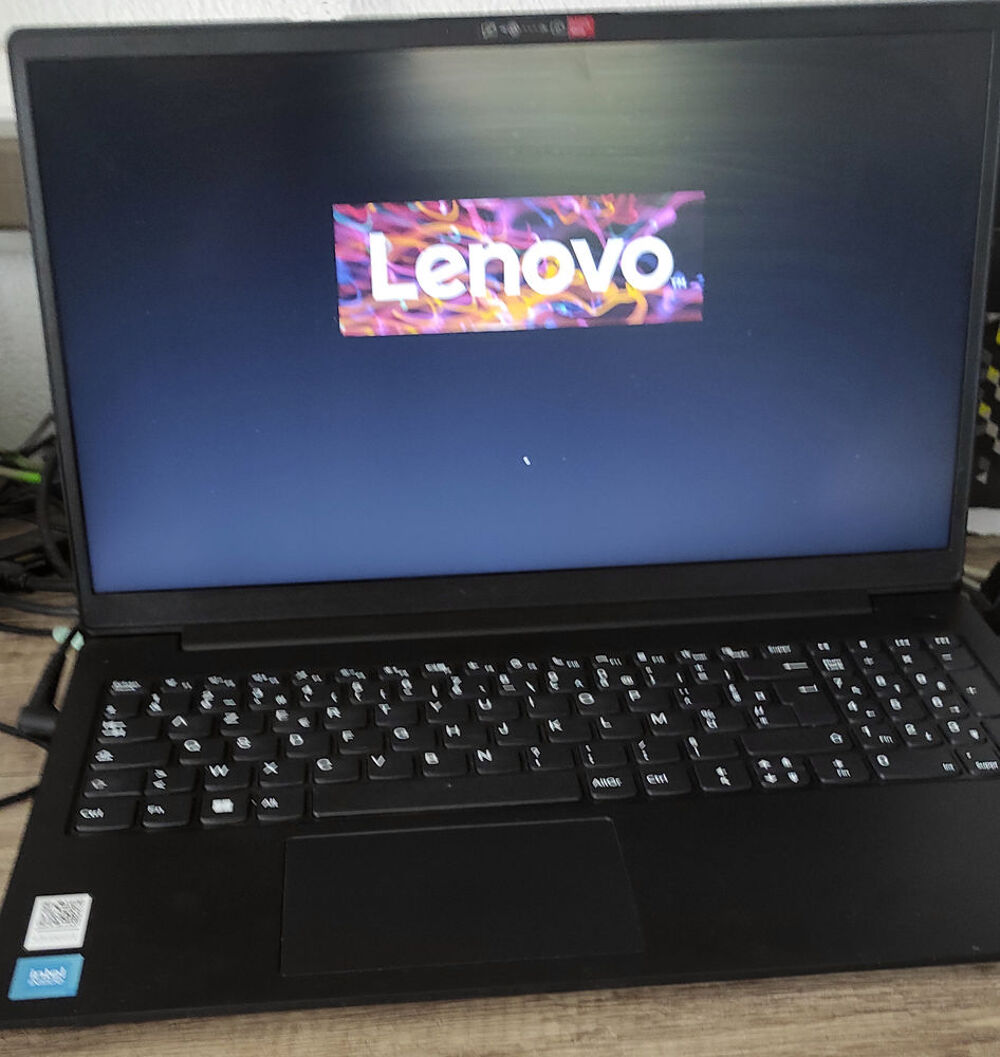 Portable Lenovo 15,6" Full HD ? 16?Go RAM ? 1?To SSD ? W11 Matériel informatique
