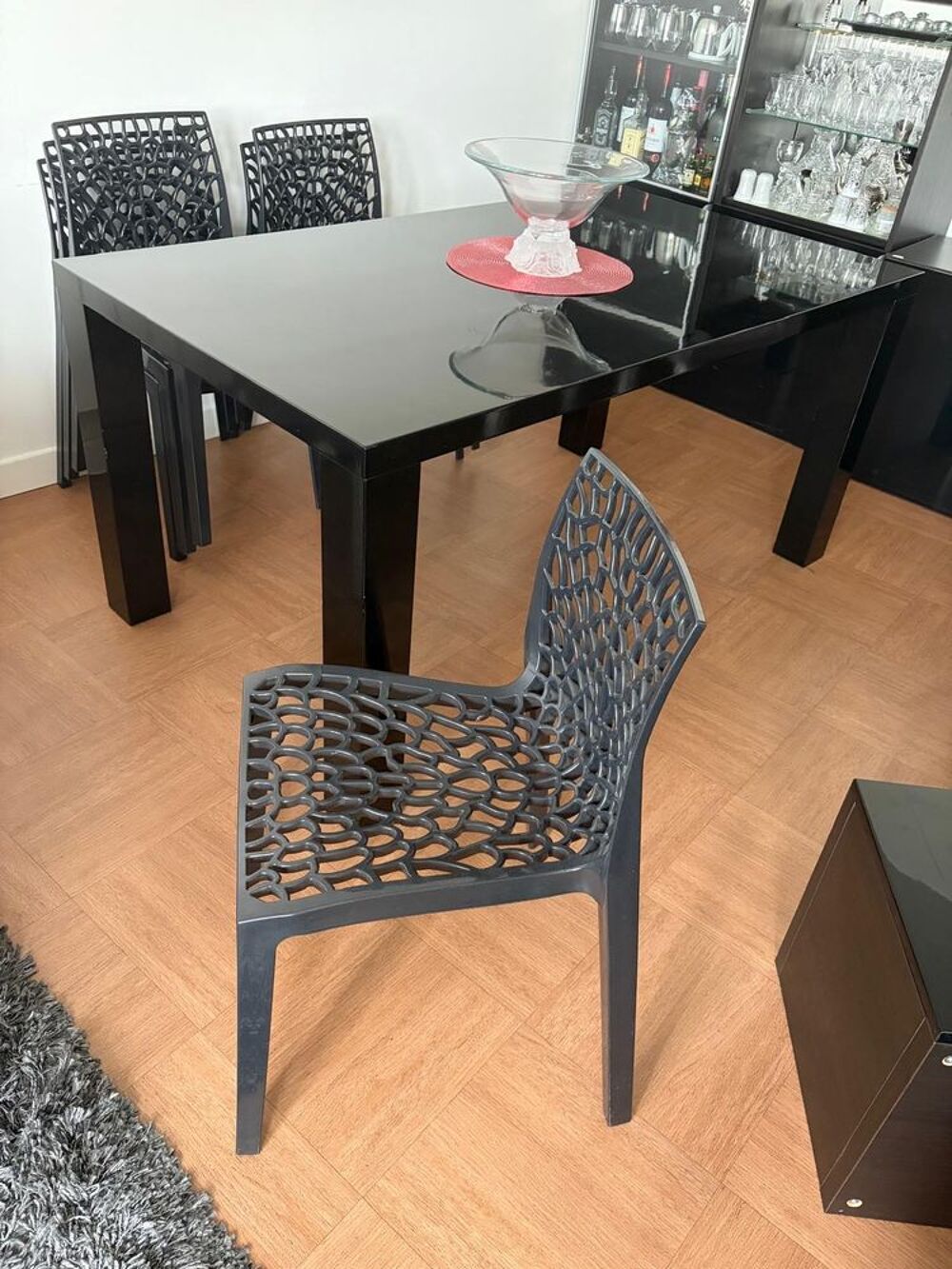 Table noir vernis 90/160
Meubles