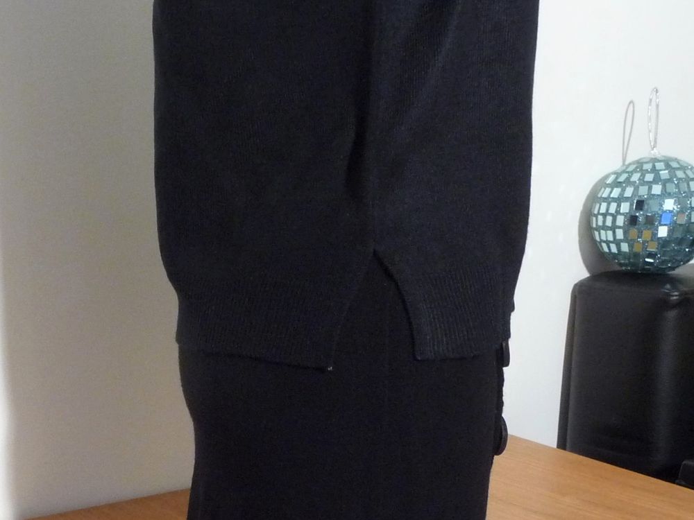 Pull L&eacute;ger Noir Manches Longues Encolure V- The Basics C&amp;A Vêtements