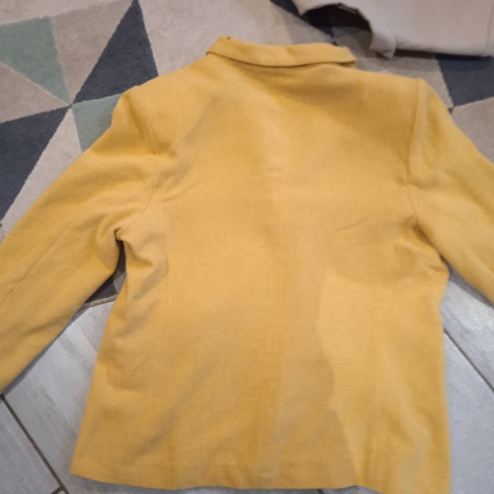 Veste tailleur moutarde taille 44, 45 % polyester, 20 % lain Vêtements