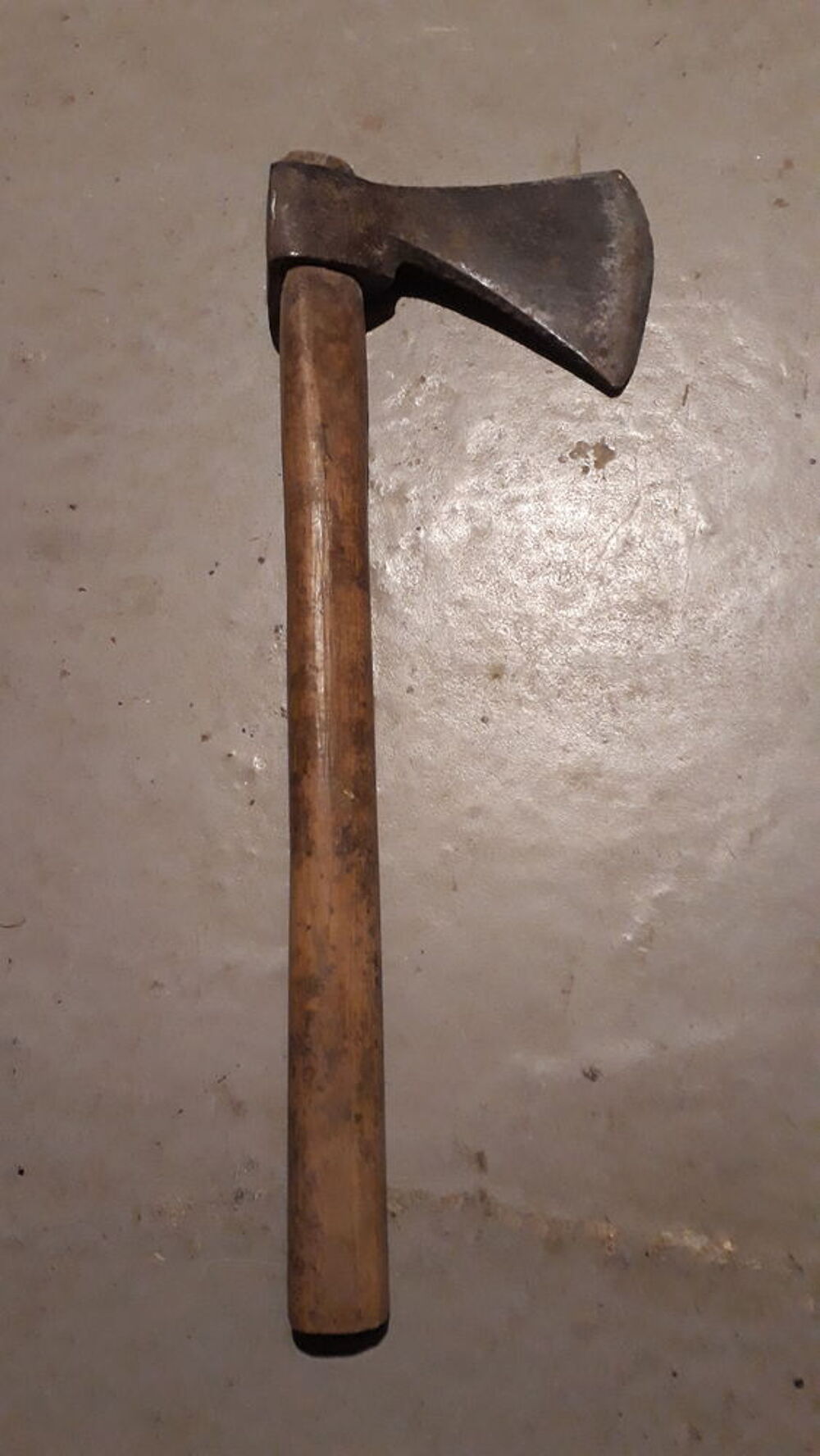 Hache l&eacute;g&egrave;re. Bricolage