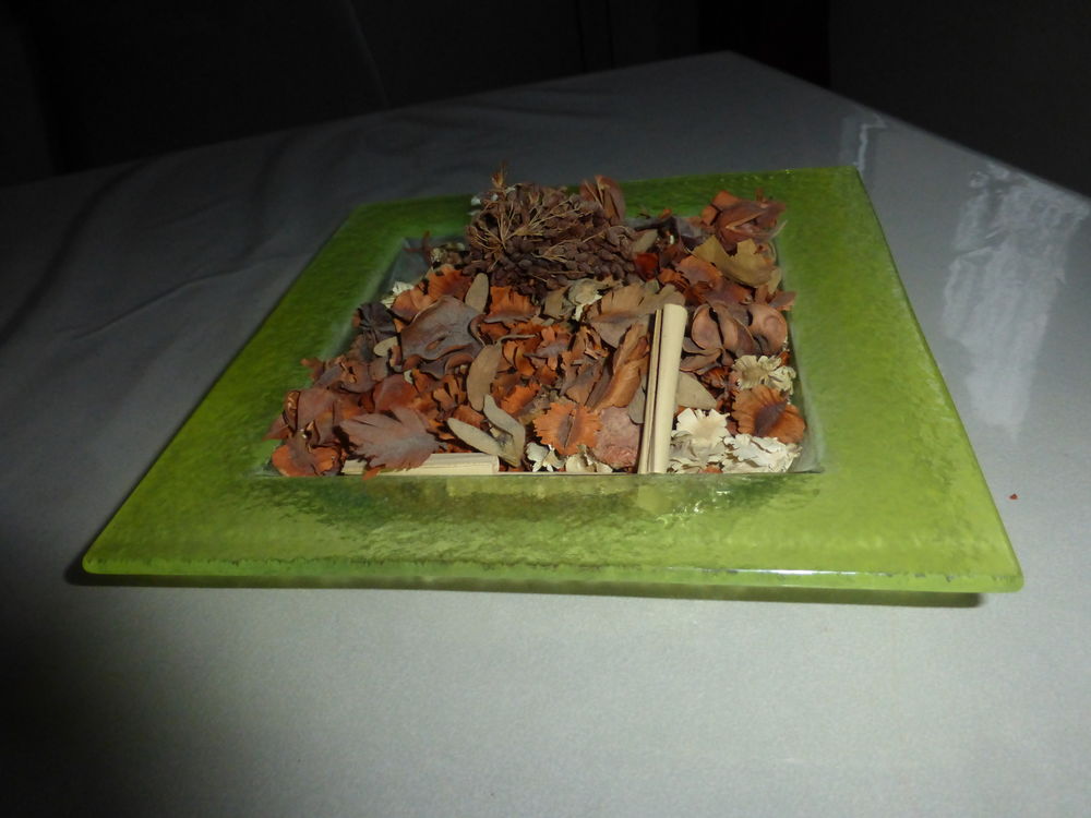 VIDE POCHE / PLAT en verre color&eacute;- neuf Décoration