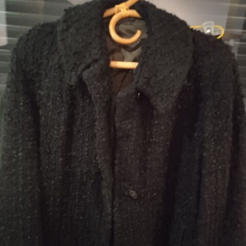 Manteau long noir bouclettes T 42/44 plus d'étiquette concer 12 Saint-Rambert-d'Albon (26)
