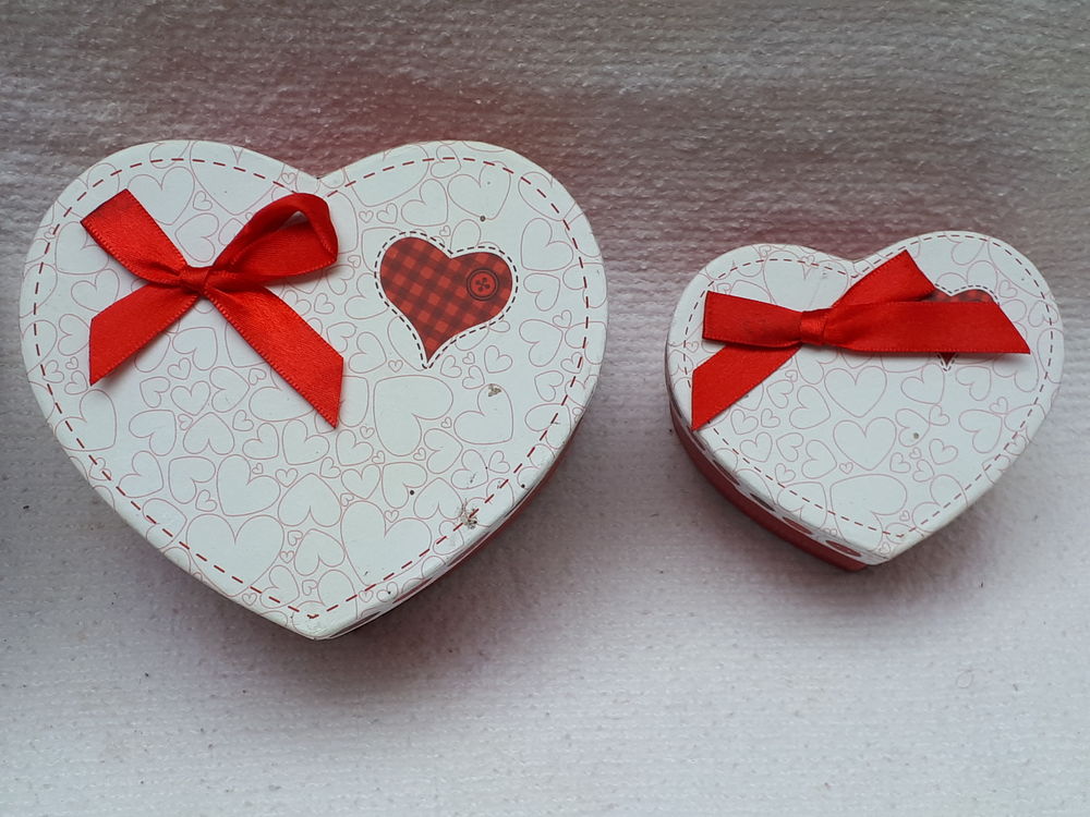 3 Bo&icirc;tes ou coffrets en forme de coeur Décoration