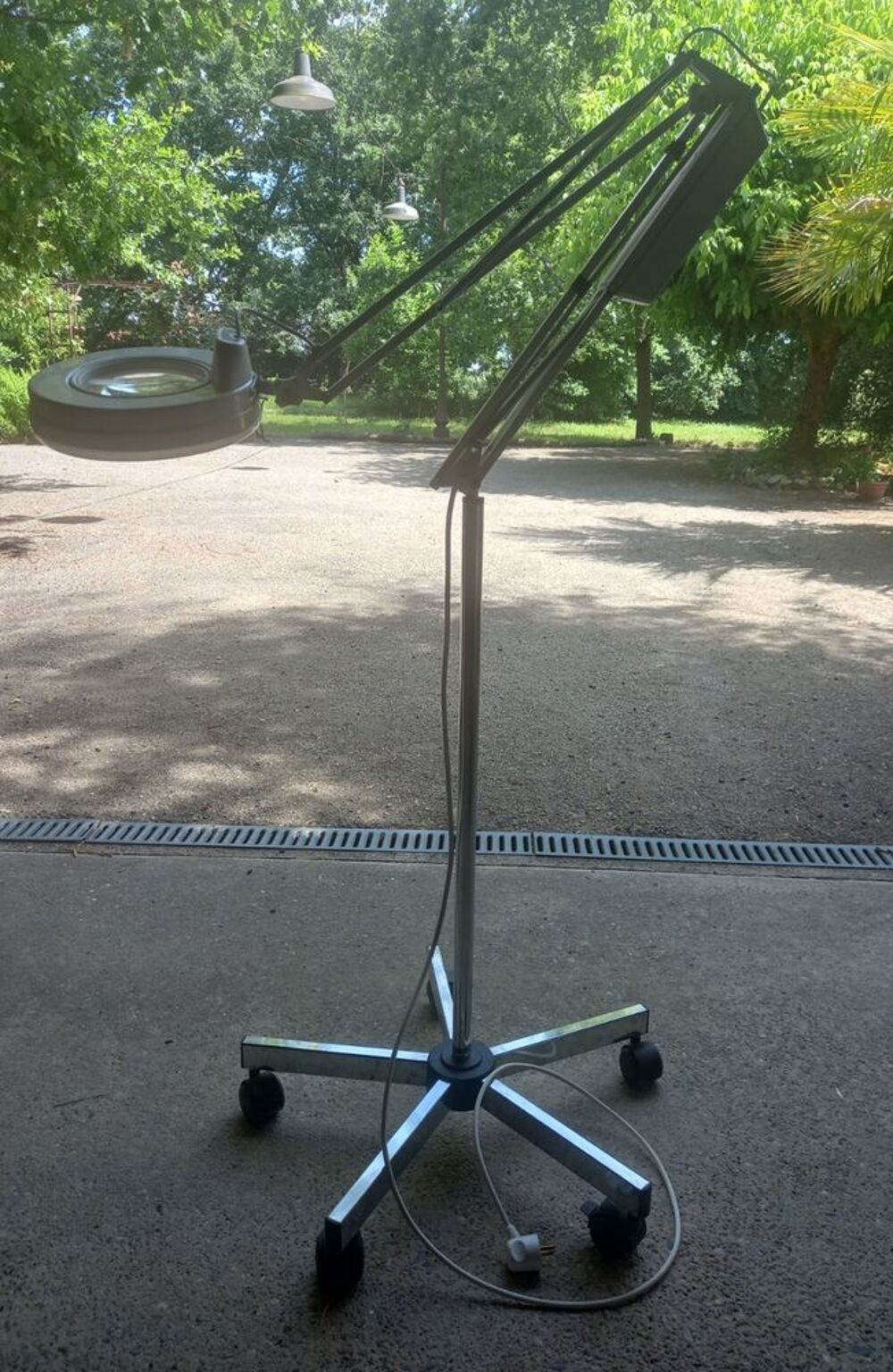 lampe grossissante sur pied Bricolage