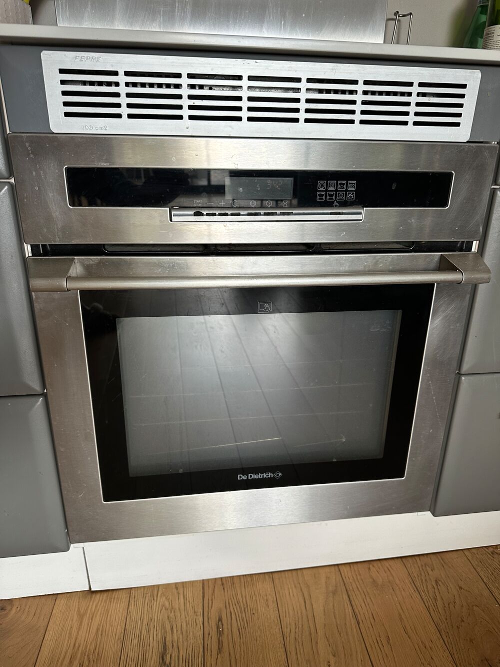 Cuisine &eacute;quip&eacute;e Meubles