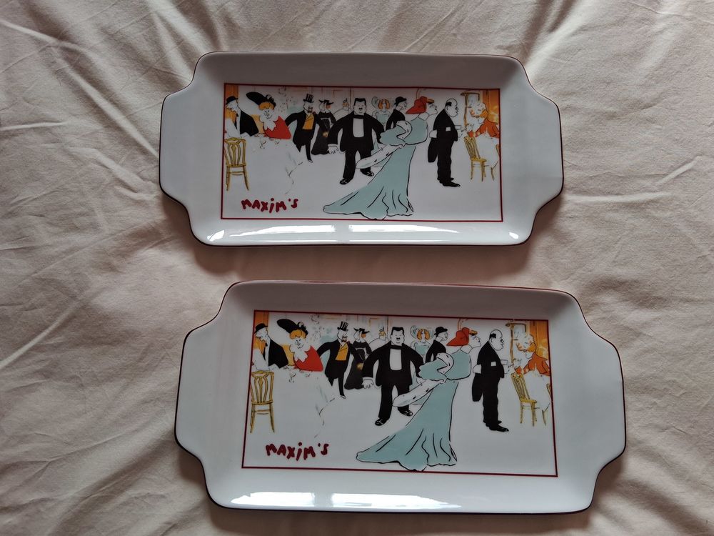 2 plats &agrave; cake neuf en porcelaine Maxim's pour cadeau No&euml;l Cuisine