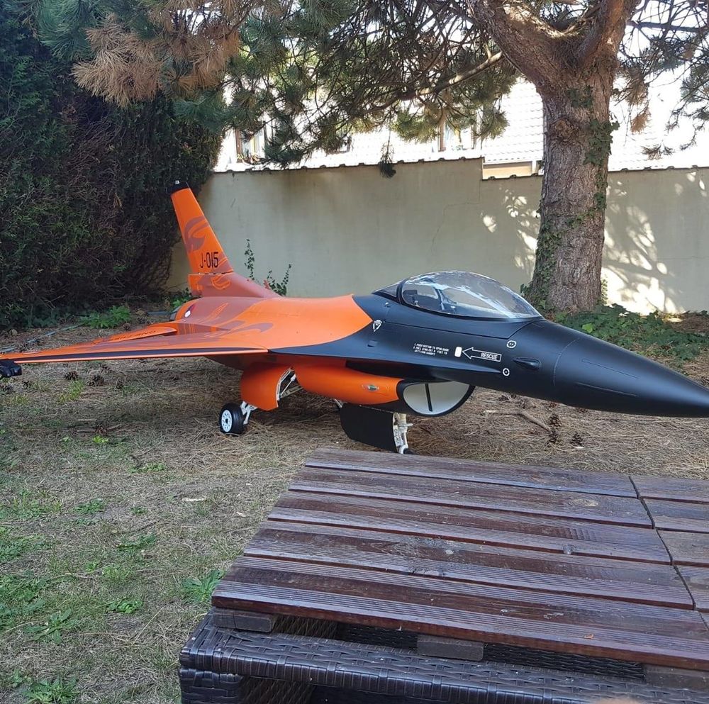 F16 &eacute;chelle 1:5 Jeux / jouets