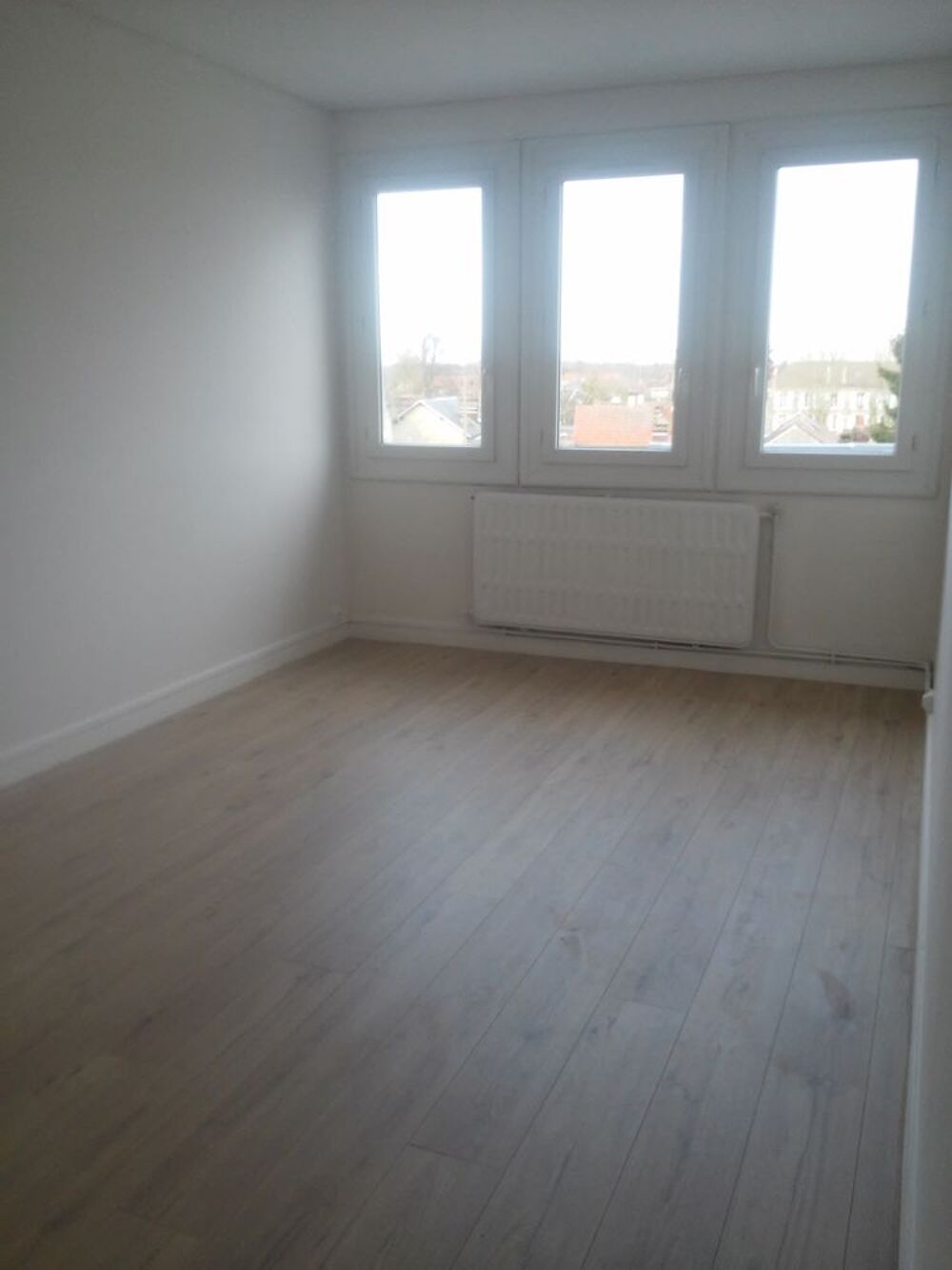 Location Appartement 2 Pièces - 47 m2 -  vue dégagée - 3e étage ascenseur - Crépy-en-valois