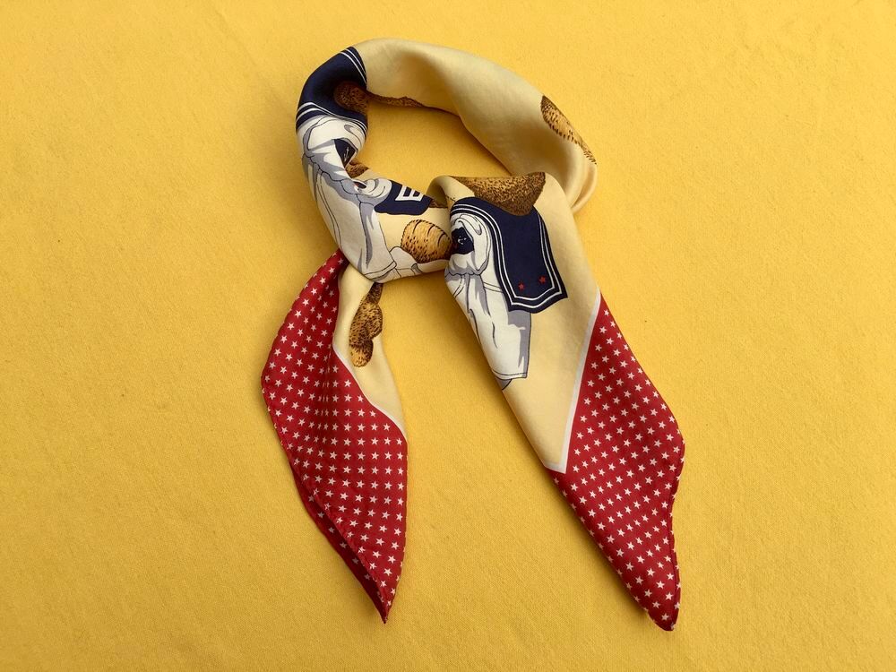 Foulard en soie, Carr&eacute; de soie de 70 x 70 cm, &eacute;tat neuf Vêtements
