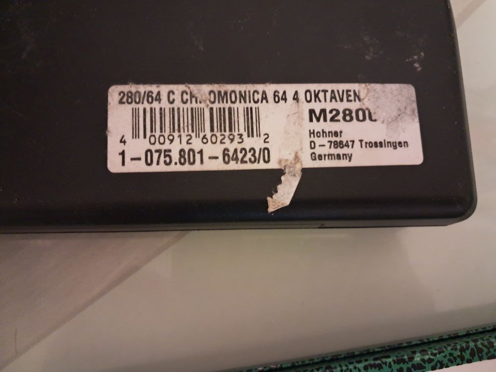 A saisir 2 harmonicats de marque Instruments de musique