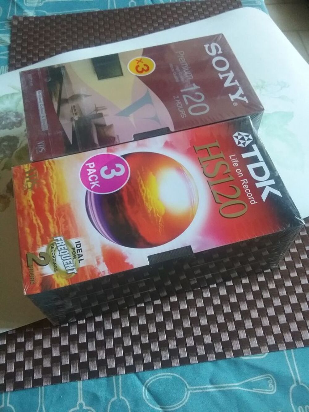 Lot de cassettes vid&eacute;o neuve E 120 Photos/Video/TV