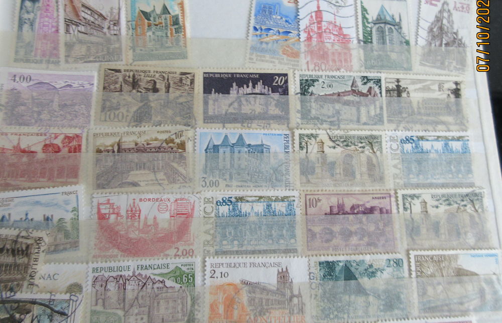 2 ALBUMS DE TIMBRES INCOMPLETS 