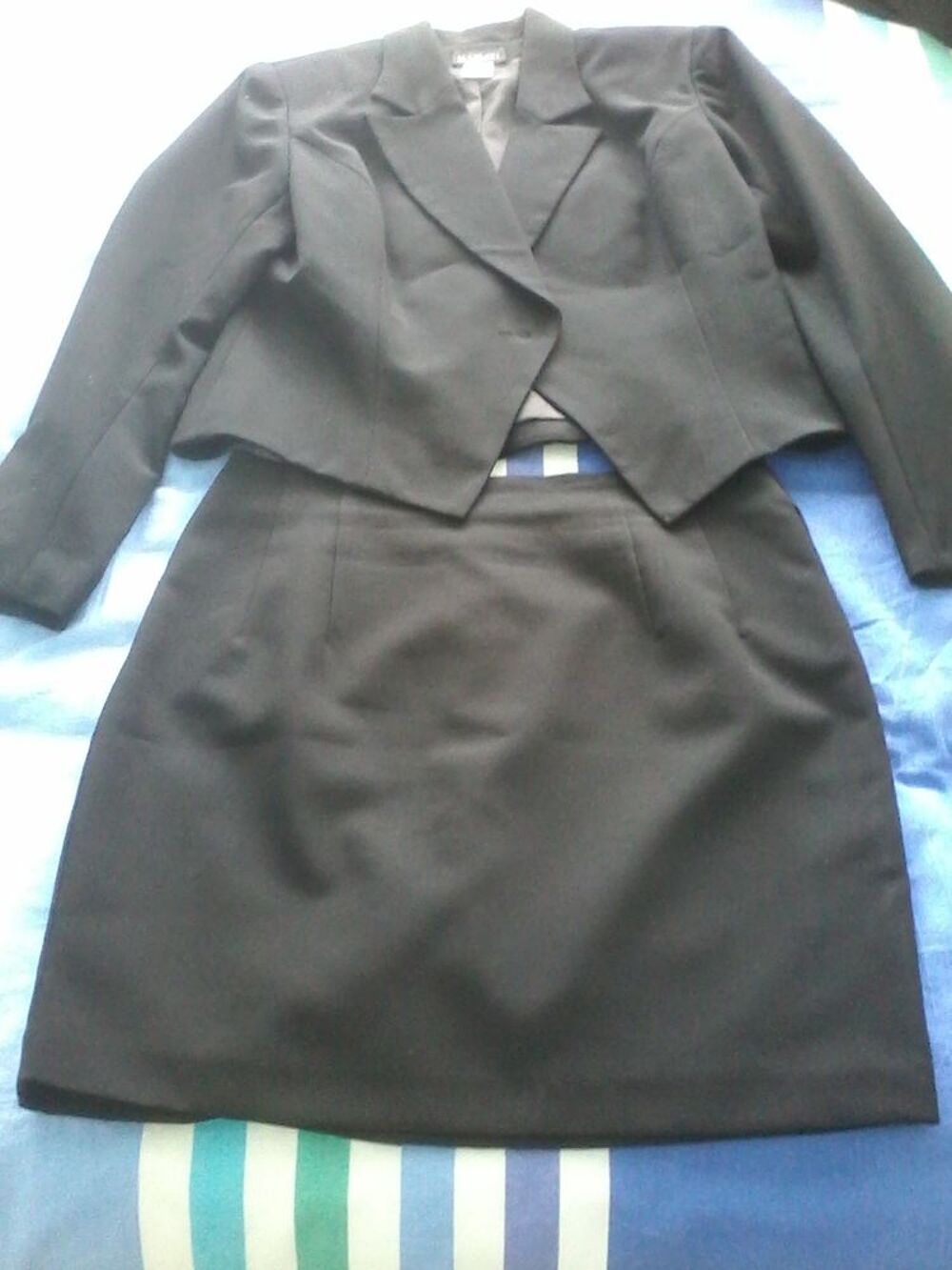 Costume de marque pour c&eacute;r&eacute;monie ou autre Vêtements