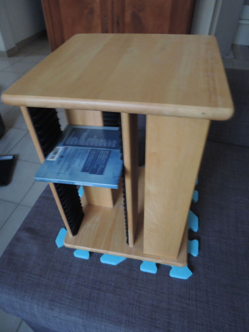 Tourniquet pour CD. Meubles