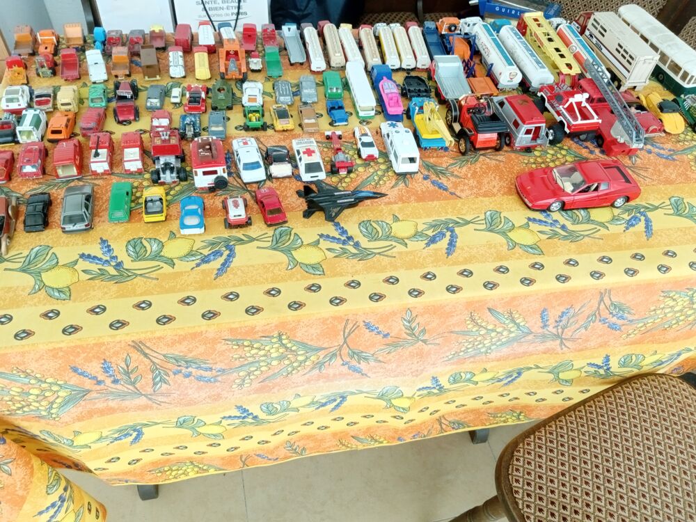 99 voitures miniatures Jeux / jouets