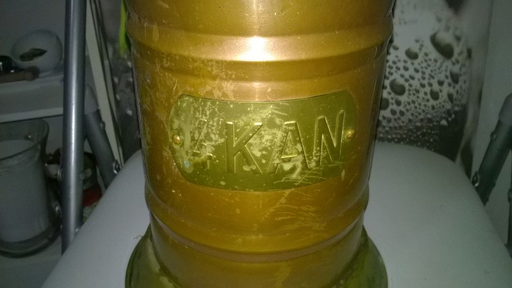 Ancien grand pot avec bec verseur
Pour lait, eau, ou autr
